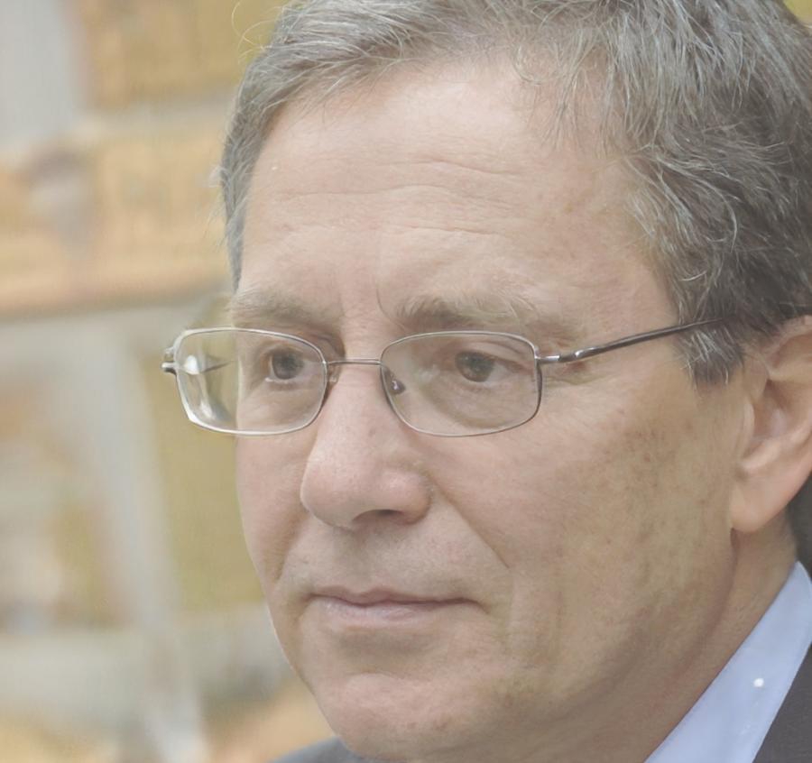Especialista em análise financeira loranqueluthiva